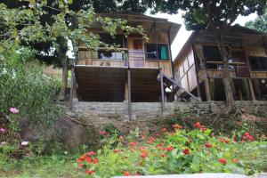 Un jardín fuera de Organic Farm Homestay