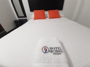 Postel nebo postele na pokoji v ubytování Hotel Arcoiris Girardot