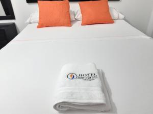 Postel nebo postele na pokoji v ubytování Hotel Arcoiris Girardot