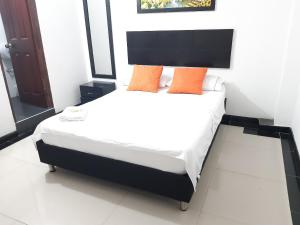 Postel nebo postele na pokoji v ubytování Hotel Arcoiris Girardot