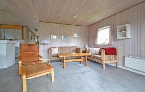 a living room with a couch and a table at 3 Bedroom Nice Home In Fan in Fanø