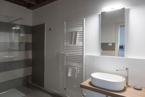 A bathroom at Residenza Giulio Romano