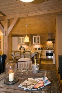 En restaurang eller annat matställe på Chalet Le Villarais