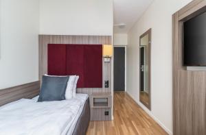 Postel nebo postele na pokoji v ubytování Hotel Oxelösund + 16 fotografií