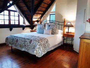 A bed or beds in a room at Little Tree loft 2