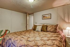 a bedroom with a large bed in a room at Pinecone Den in Leavenworth