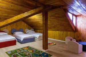 a room with two beds in a attic at Montana Residence in Poiana Brasov