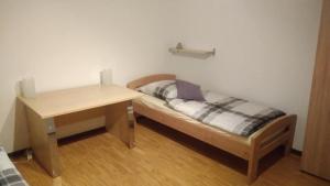 Voodi või voodid majutusasutuse "Klein und Fein"-Monteurzimmer Pohlheim toas