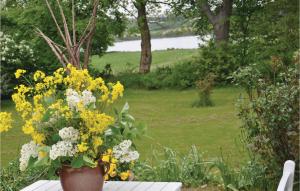 Zahrada ubytování Three-Bedroom Holiday Home In Faaborg