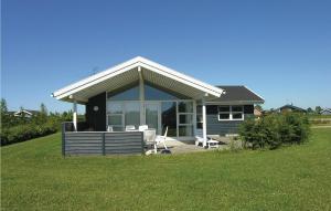 オテルプにあるBeautiful Home In Otterup With 3 Bedrooms, Sauna And Wifiの小屋