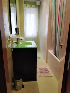 Koupelna v ubytování Homelunead Apartamento en Gijon Centro al lado de la Playa