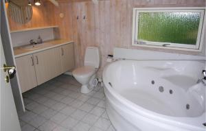 Koupelna v ubytování Holiday Home Laxtonvej Humble Denm