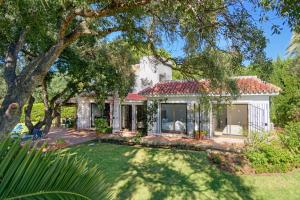 Aed väljaspool majutusasutust Villa with private pool and garden in Marbella