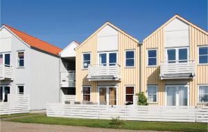 una fila de casas con balcones blancos en Beautiful Apartment In Rudkbing With Wifi, en Rudkøbing
