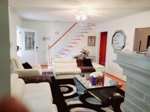 Afbeelding uit fotogalerij van Fearlessrose vacation Rental in Springfield