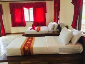 En eller flere senge i et værelse på Lanta Nature House