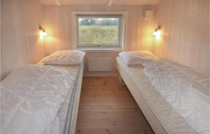 Lova arba lovos apgyvendinimo įstaigoje Nice Home In Hirtshals With 3 Bedrooms