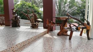 En balkon eller terrasse på Lanta Siri Resort + 43 billeder