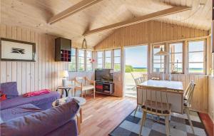 אזור ישיבה ב-Amazing Home In Sjllands Odde With 1 Bedrooms And Wifi