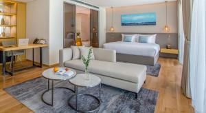 Khu vực ghế ngồi tại Sel de Mer Hotel & Suites