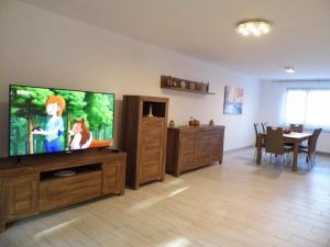 a living room with a flat screen tv on a entertainment center at Ferienhaus Lagenhof! Keine Monteure! in Gablenz
