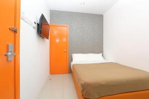 Postel nebo postele na pokoji v ubytování 1 Hotel Taman Connaught