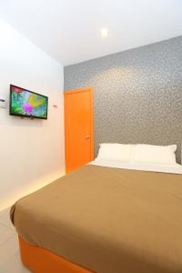 Postel nebo postele na pokoji v ubytování 1 Hotel Taman Connaught