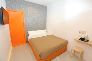 Postel nebo postele na pokoji v ubytování 1 Hotel Taman Connaught