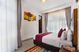 Postel nebo postele na pokoji v ubytování L'Aziz Suites