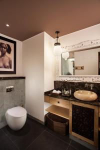Een badkamer bij Kejora Suites