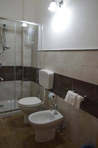 A bathroom at Le Anfore Appartamenti
