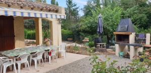 Κήπος έξω από το Chez maman