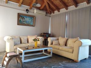 Seating area sa Alternative country house 10 minutes from Athens airport