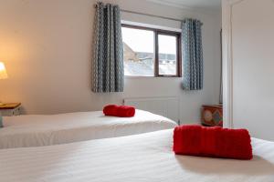 a bedroom with two beds and a window at Liberty Townhouses in Dublin