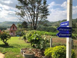 a street sign in front of a garden at The Memory of Khaokho in Phetchabun