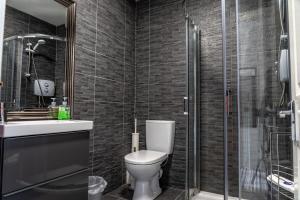 a bathroom with a toilet and a sink and a shower at Liberty Townhouses in Dublin +37 photos