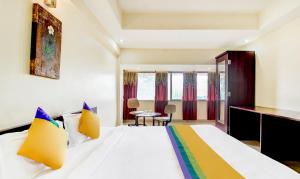 a hotel room with a bed and a desk at Itsy By Treebo - Aditya in Nagpur