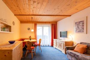 A television and/or entertainment centre at Haus Klaudia Gstrein