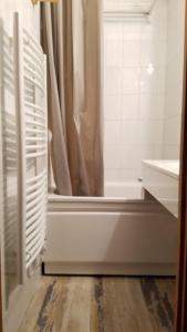 Koupelna v ubytování Perthuis 11D - Appartement 5 pers - Chatel Reservation