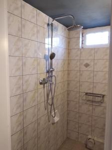 Bathroom sa Alternative country house 10 minutes from Athens airport