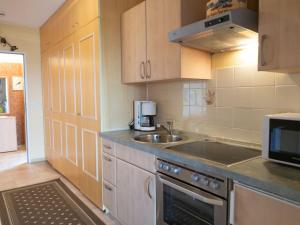 Kuchyň nebo kuchyňský kout v ubytování Appartmentvermietung Terrassenpark Schonach