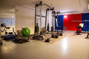 
The fitness center and/or fitness facilities at Hôtel Mermoz
