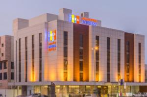 ジッダにあるEwaa Express Hotel - Al Hamraの大きな建物