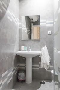 Koupelna v ubytování Studio in Ruda close to Plaza Mayor & Parking Gratis + 13 fotografií