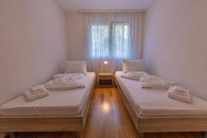 Postel nebo postele na pokoji v ubytování Schilthorn Apartment - Aare Jungfrau AG
