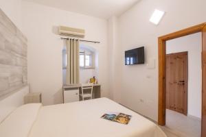 سرير أو أسرّة في غرفة في Albergo Labotte