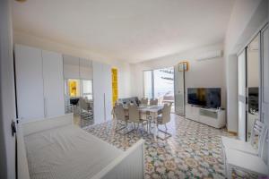 A television and/or entertainment centre at Villa Francesca 30 Pax Sicily sul mare