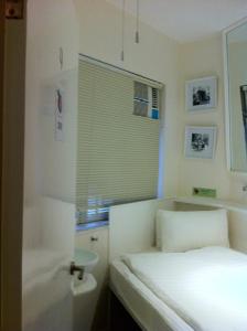 Uma cama ou camas num quarto em Apple lnn Causeway Bay