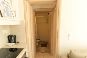 A bathroom at Meganisi Blue apartment Még 18 kép
