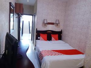 XiShuangBanNa International Aerial Garden South of Mekong River Business Hotel 傣江南商务酒店客房内的一张或多张床位